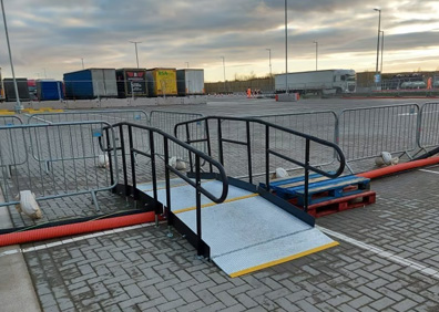 Pedestrian ramp bridge